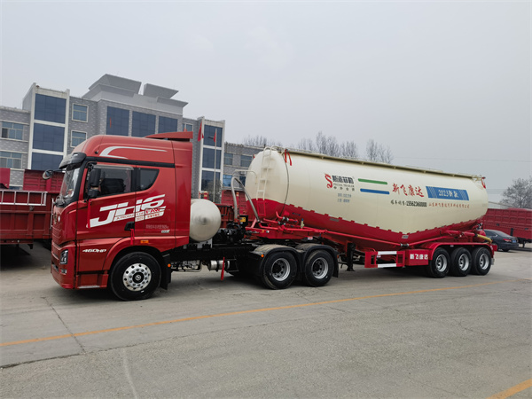 散装水泥罐车图片