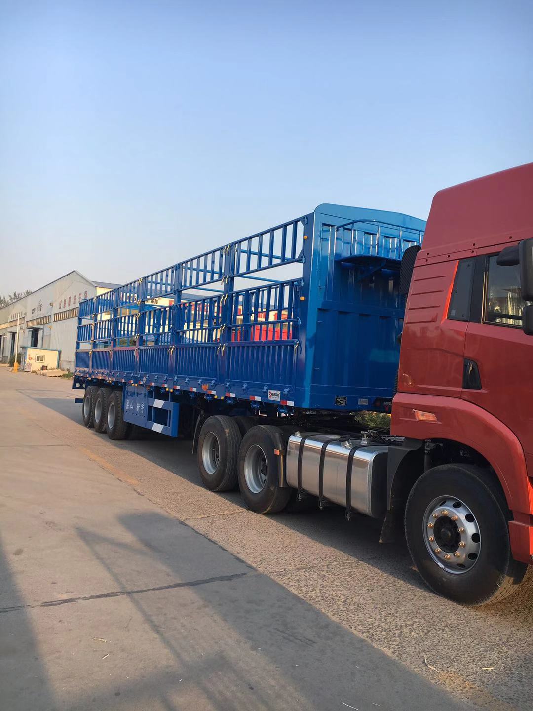 梁山仓栅式半挂车制造