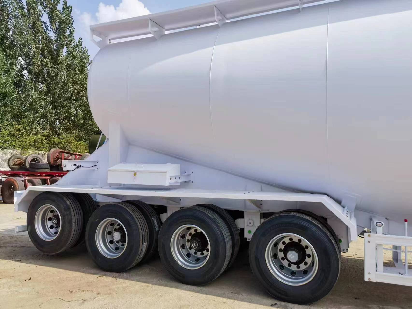 供销粉粒物料运输车