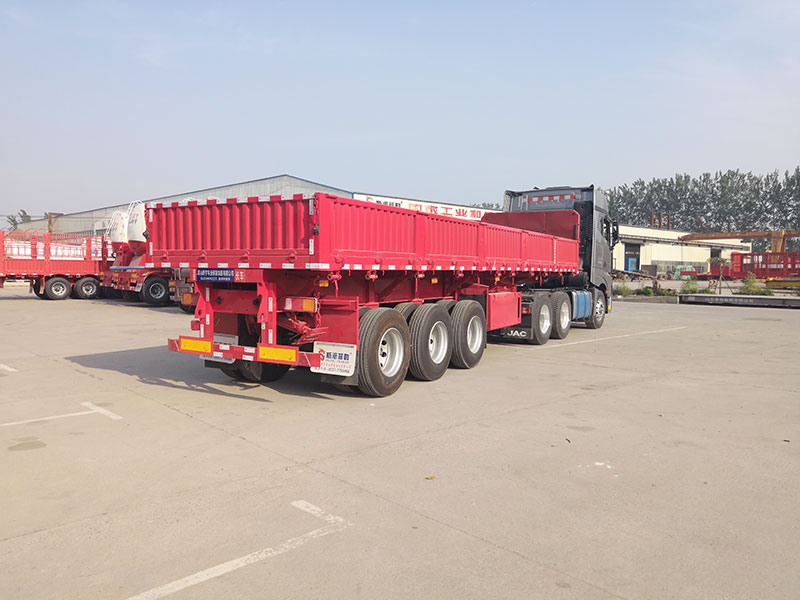 侧翻车自卸半挂车