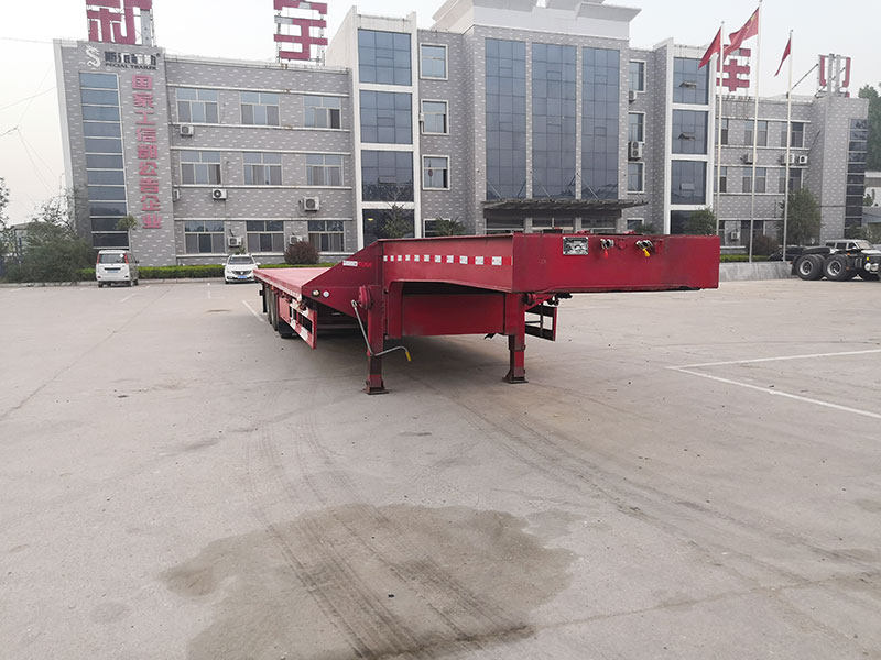 半挂低平板运输车